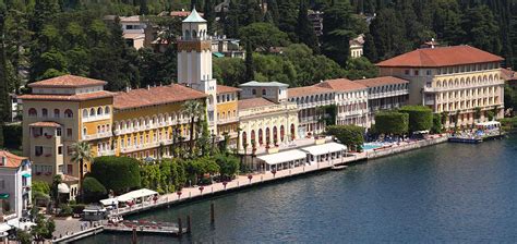 Hotel a Gardone Riviera con accesso diretto a lago 